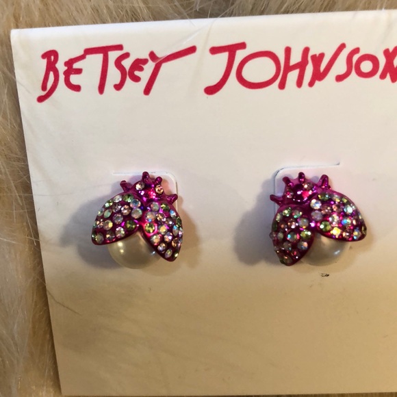 🎁Pretty Betsey Johnson pearl/pave stone earrings - Picture 3 of 3